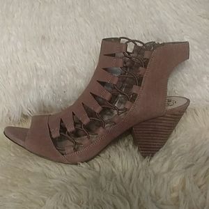 Vince Camuto leather sandals as 10 NWT